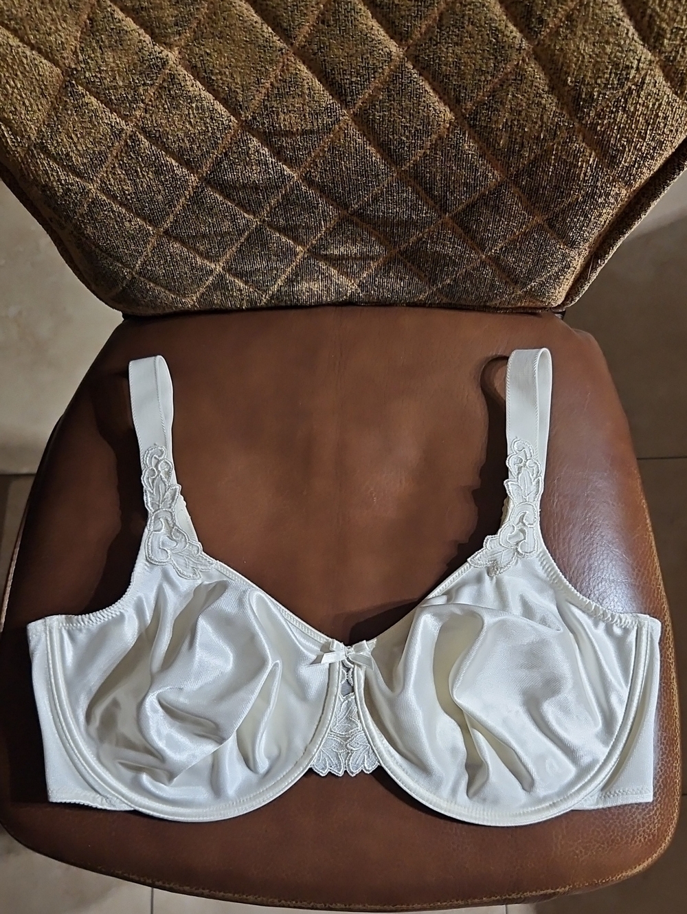Chantelle Hedona Seamless Unlined Minimizer Underwire Cream Bra Full Coverage
